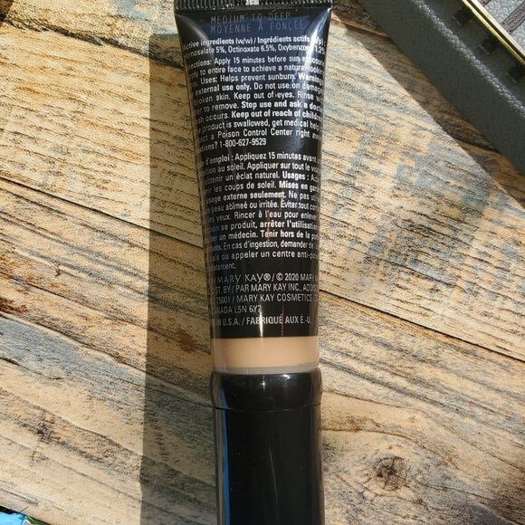 CC Cream - Medium-to-Deep Cover Cream Sunscreen SFP 15 - Mary Kay - Picture 9 of 10
